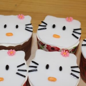 hello kitty themed cupcakes